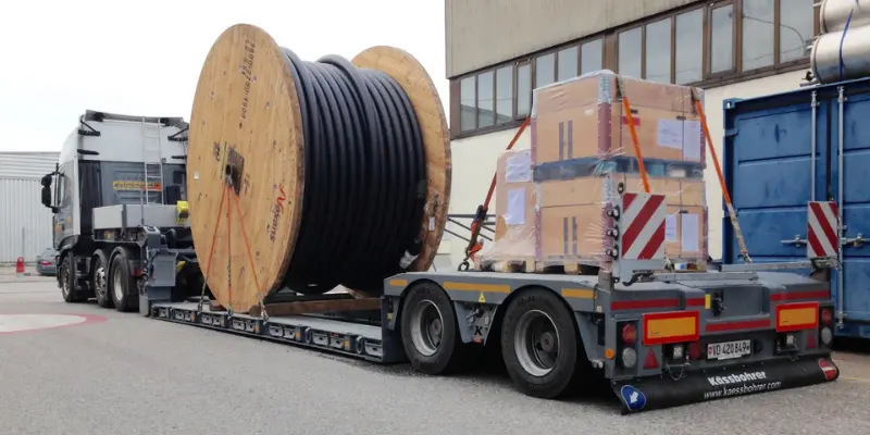 Lowbed transportation for oversize cargo 